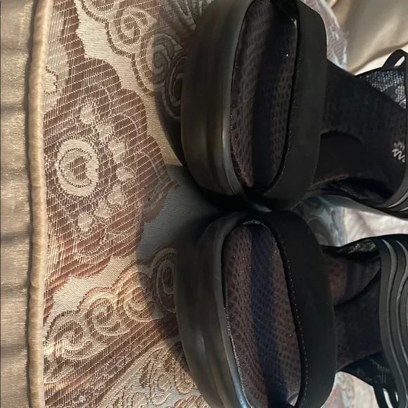 Skechers New Memory Foam Black Sandals - Picture 10 of 10